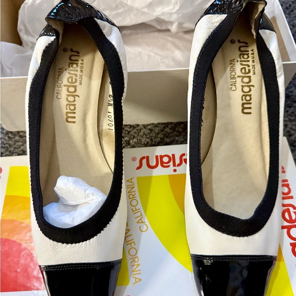 Vtg Magdesians CA 70s Two Tone B & W Cap Toe Flats 8.5N w/Box Made in USA Ballet